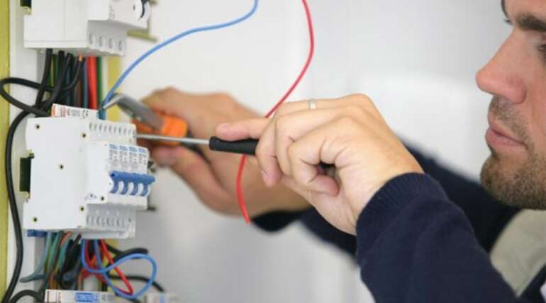 Qué hacer cuando tus luces parpadean: Consejos para solucionar problemas eléctricos